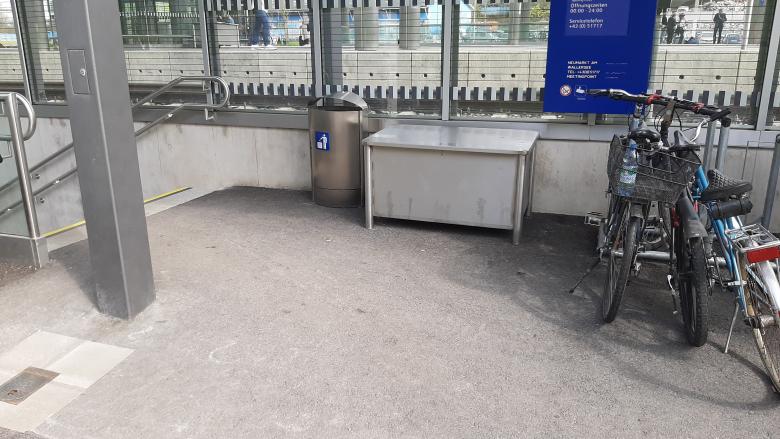 Bahnhof Neumarkt Mistskübel